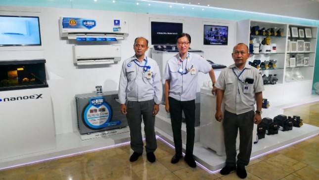 Kiri ke kanan :Hari Soeryawan, BU Head AC PT Panasonic Manufacturing Indonesia, Daniel Suhardiman, Vice President Director PT Panasonic Manufacturing Indonesia dan Hari Wahyudi, BU Head IAQ PT Panasonic Manufacturing Indonesia